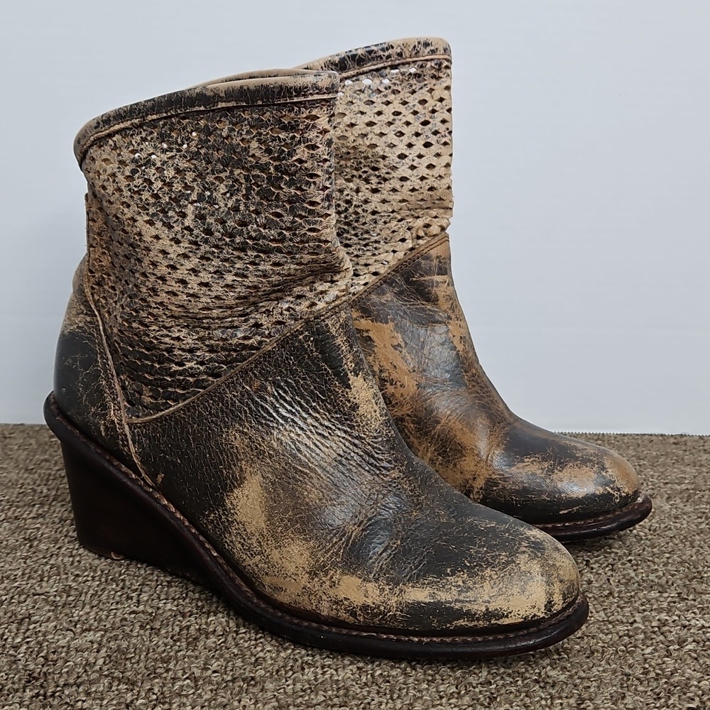 Bed Stu Cobbler Distressed Ankle Wedge Boots Cutout Leather Sz 7 Womens - Picture 2 of 12